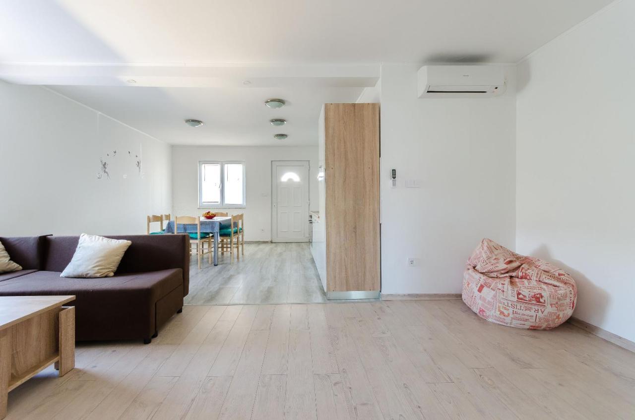 Apartments Ester Lopar Ngoại thất bức ảnh