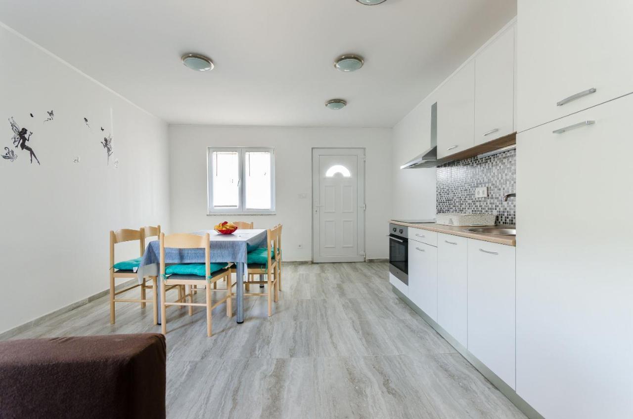 Apartments Ester Lopar Ngoại thất bức ảnh