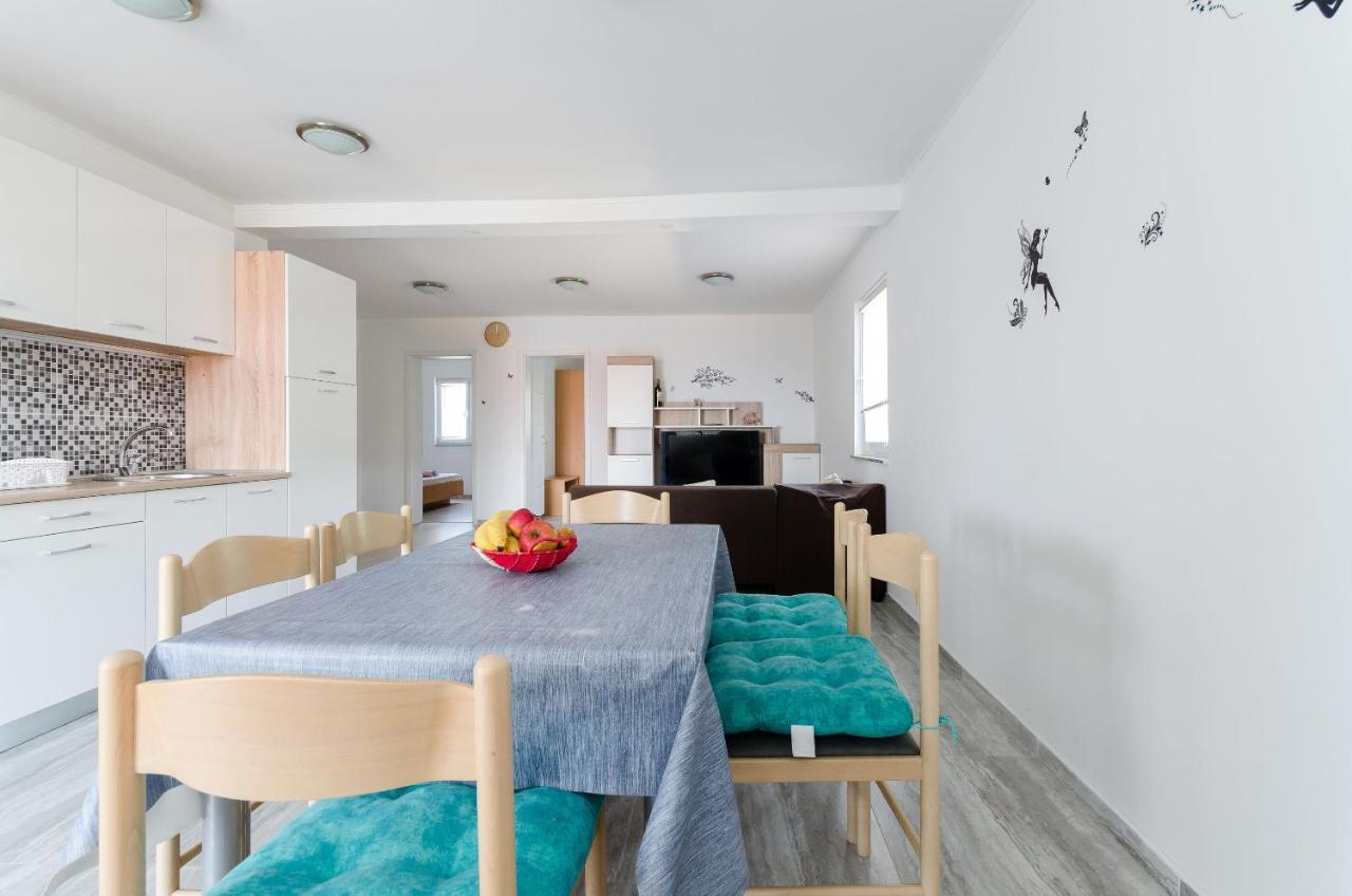 Apartments Ester Lopar Ngoại thất bức ảnh