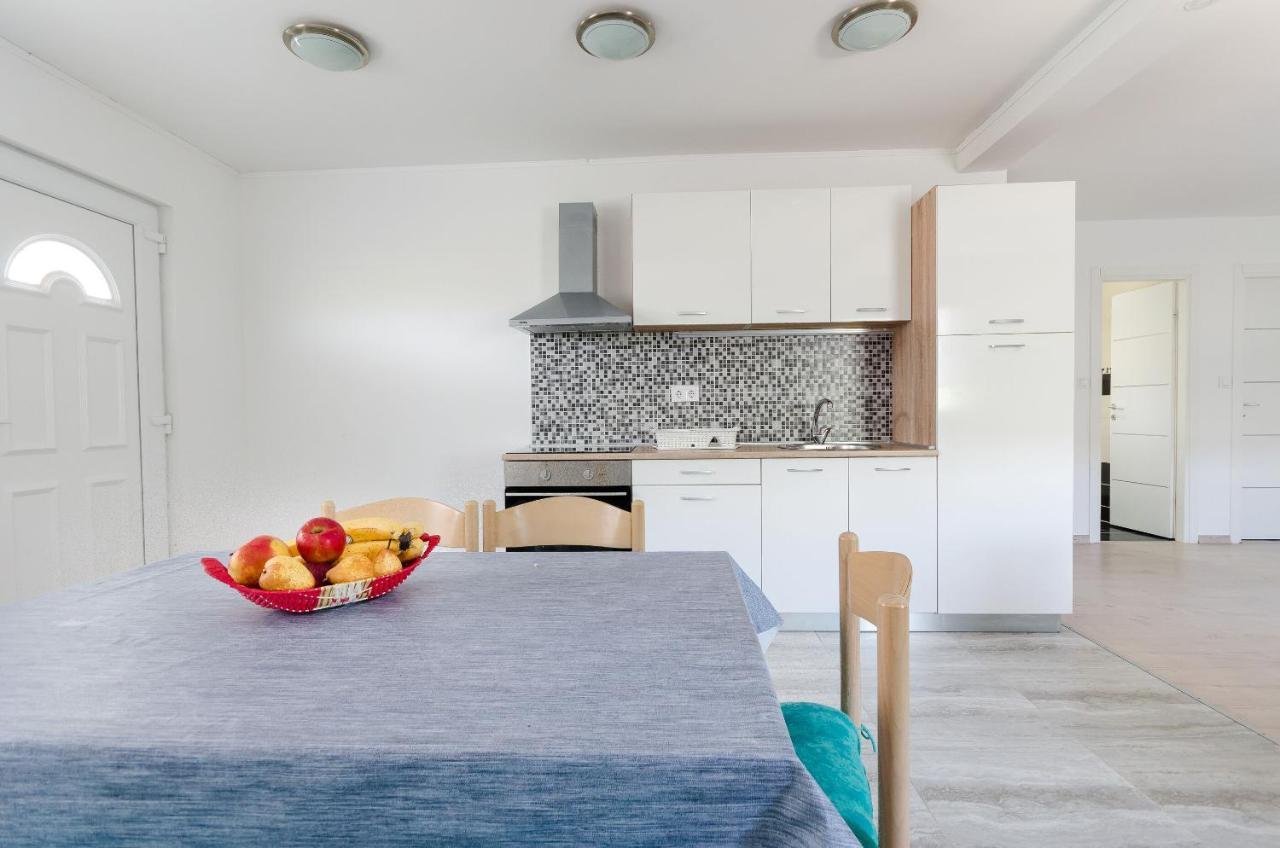 Apartments Ester Lopar Ngoại thất bức ảnh