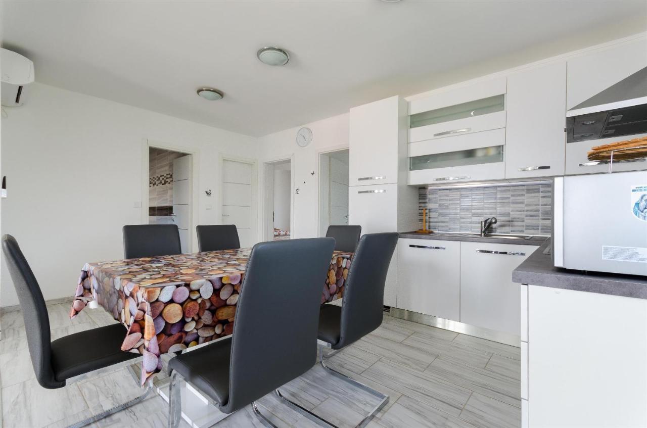Apartments Ester Lopar Ngoại thất bức ảnh