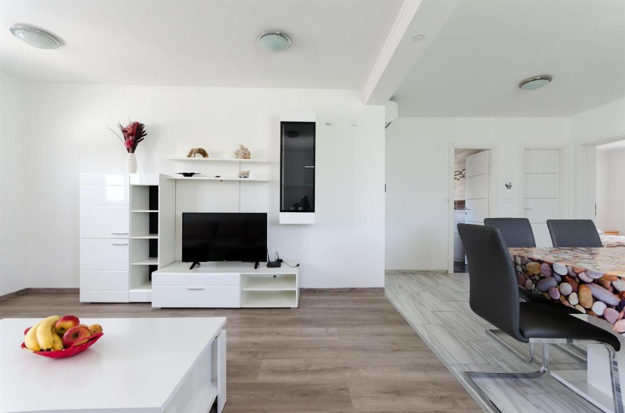 Apartments Ester Lopar Ngoại thất bức ảnh