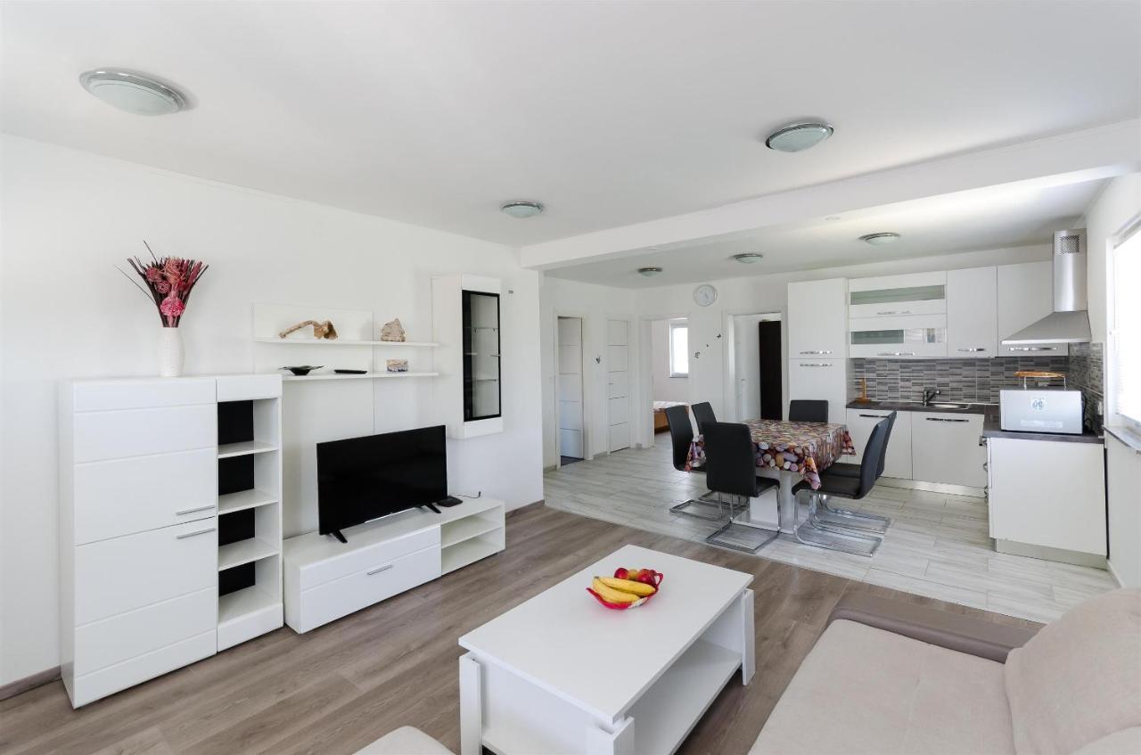 Apartments Ester Lopar Ngoại thất bức ảnh