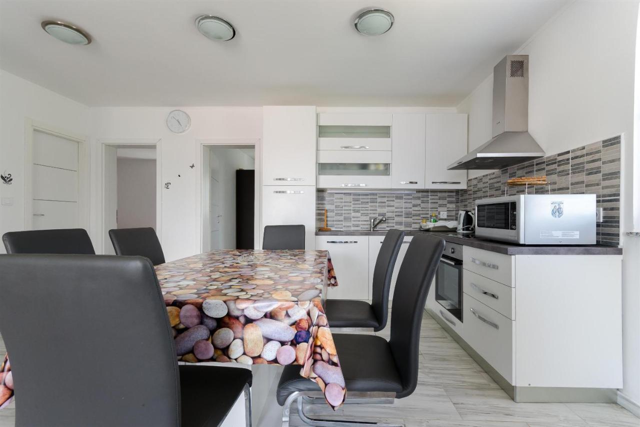 Apartments Ester Lopar Ngoại thất bức ảnh