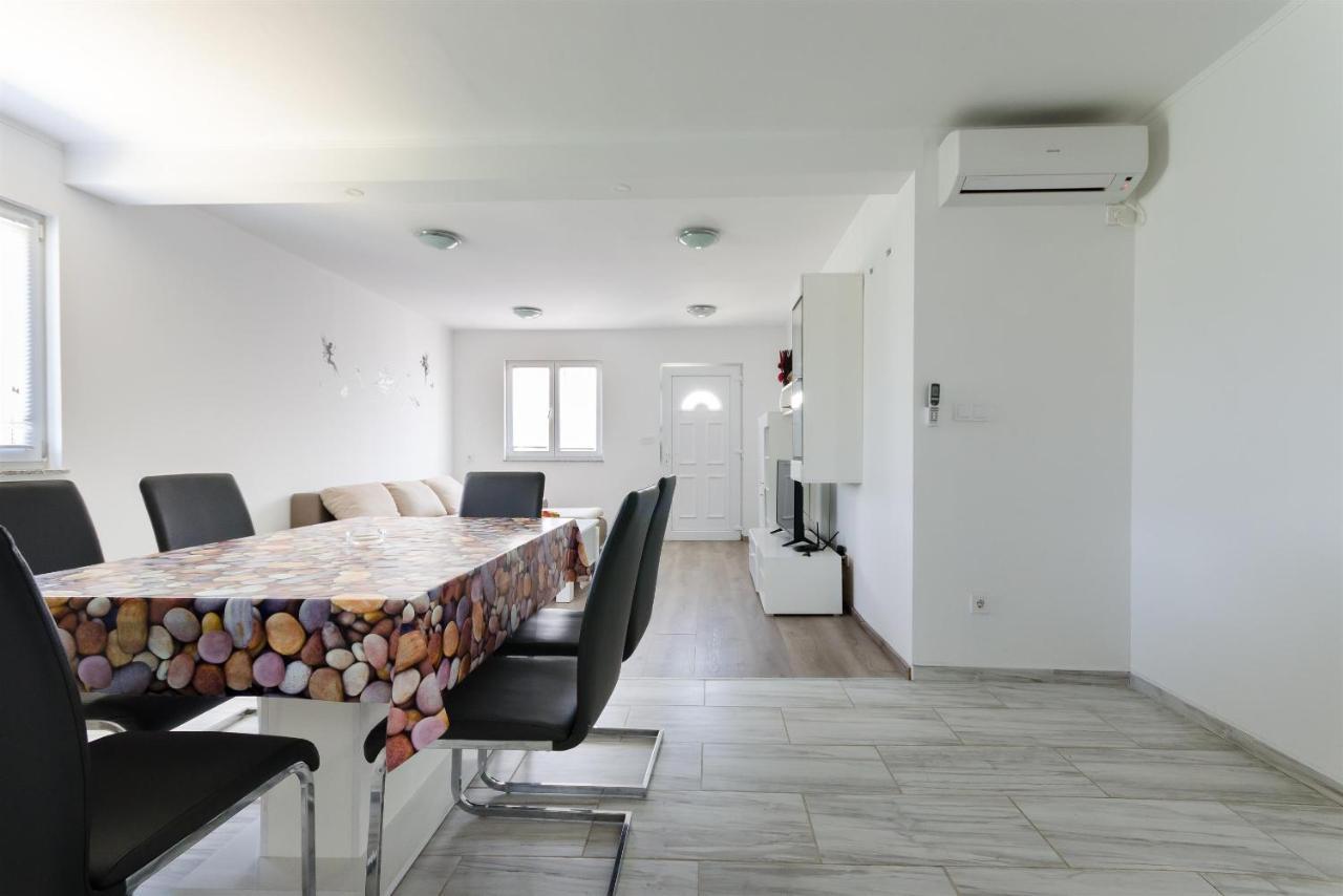 Apartments Ester Lopar Ngoại thất bức ảnh