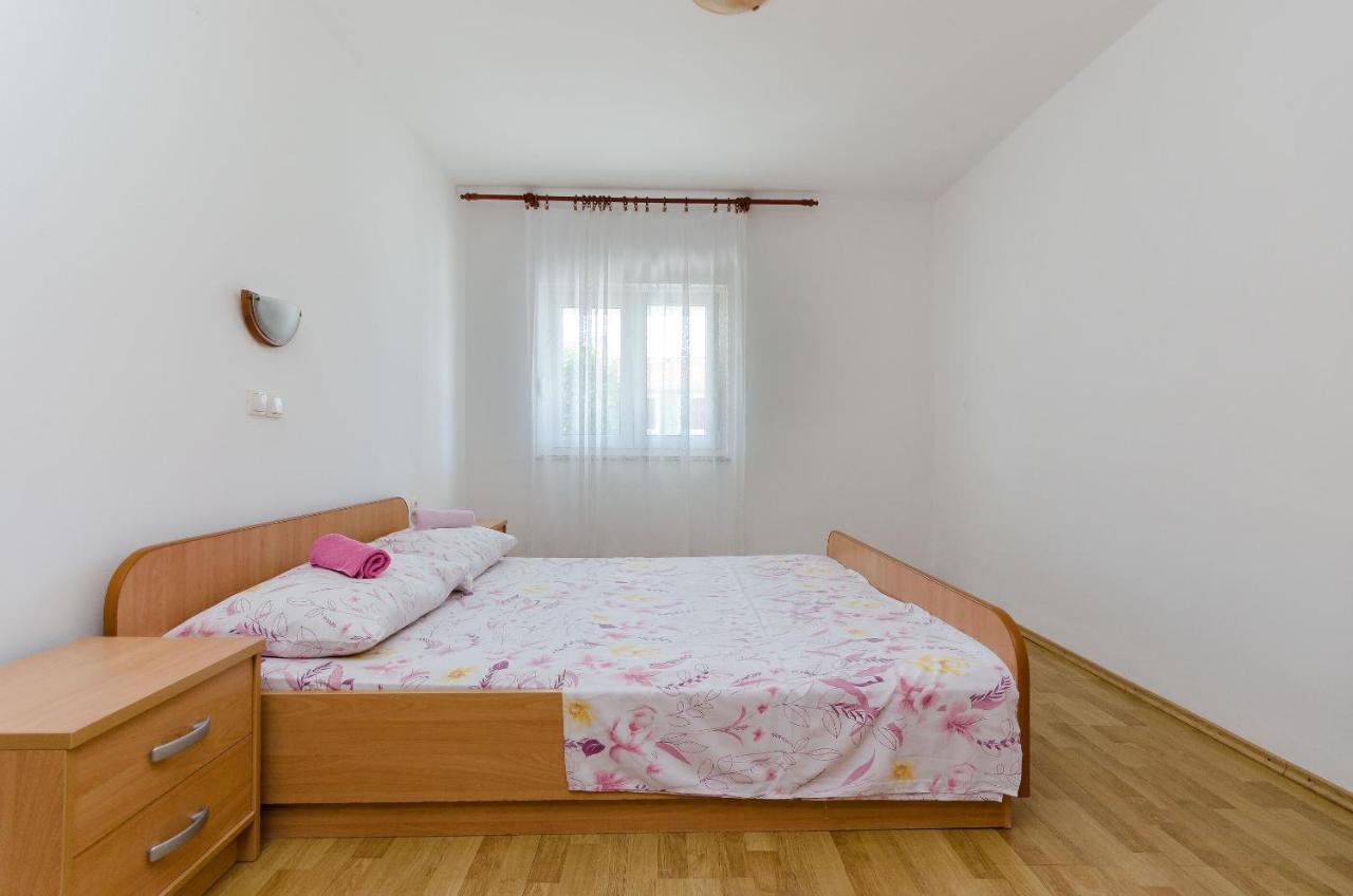 Apartments Ester Lopar Ngoại thất bức ảnh